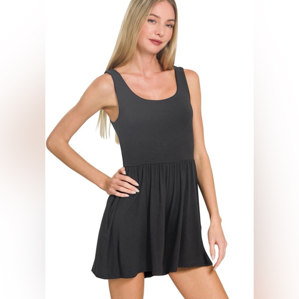Zenana Sleeveless Black Scoop Neck Flowy Romper